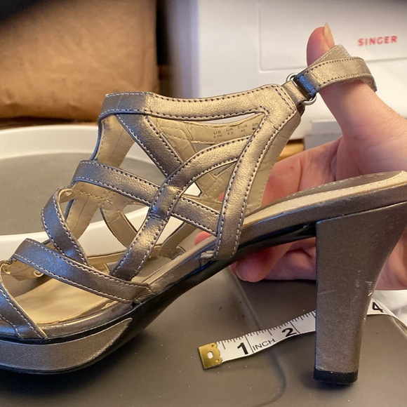 Naturalizer 8.5M pewter heels 4” - Picture 13 of 14